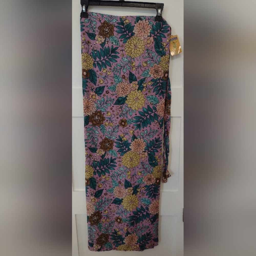 Women's Floral Beach Wrap From Bali - Picture 3 of 4